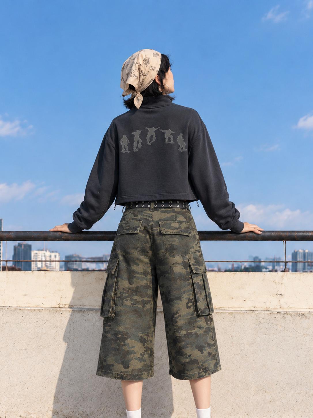 Women's Skate Silhouette Cropped Half Zip Sweatshirt