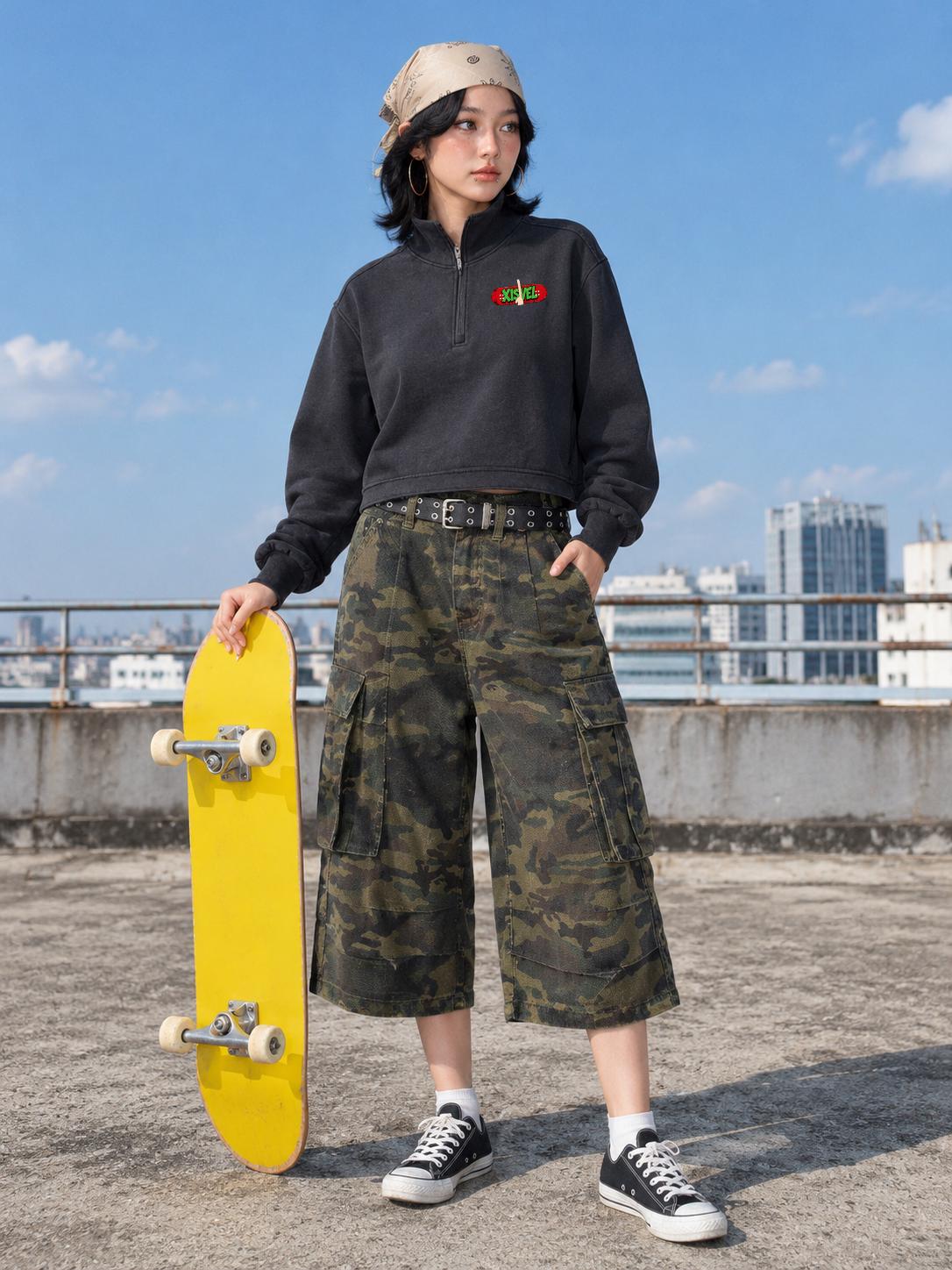 Women's Skate Silhouette Cropped Half Zip Sweatshirt